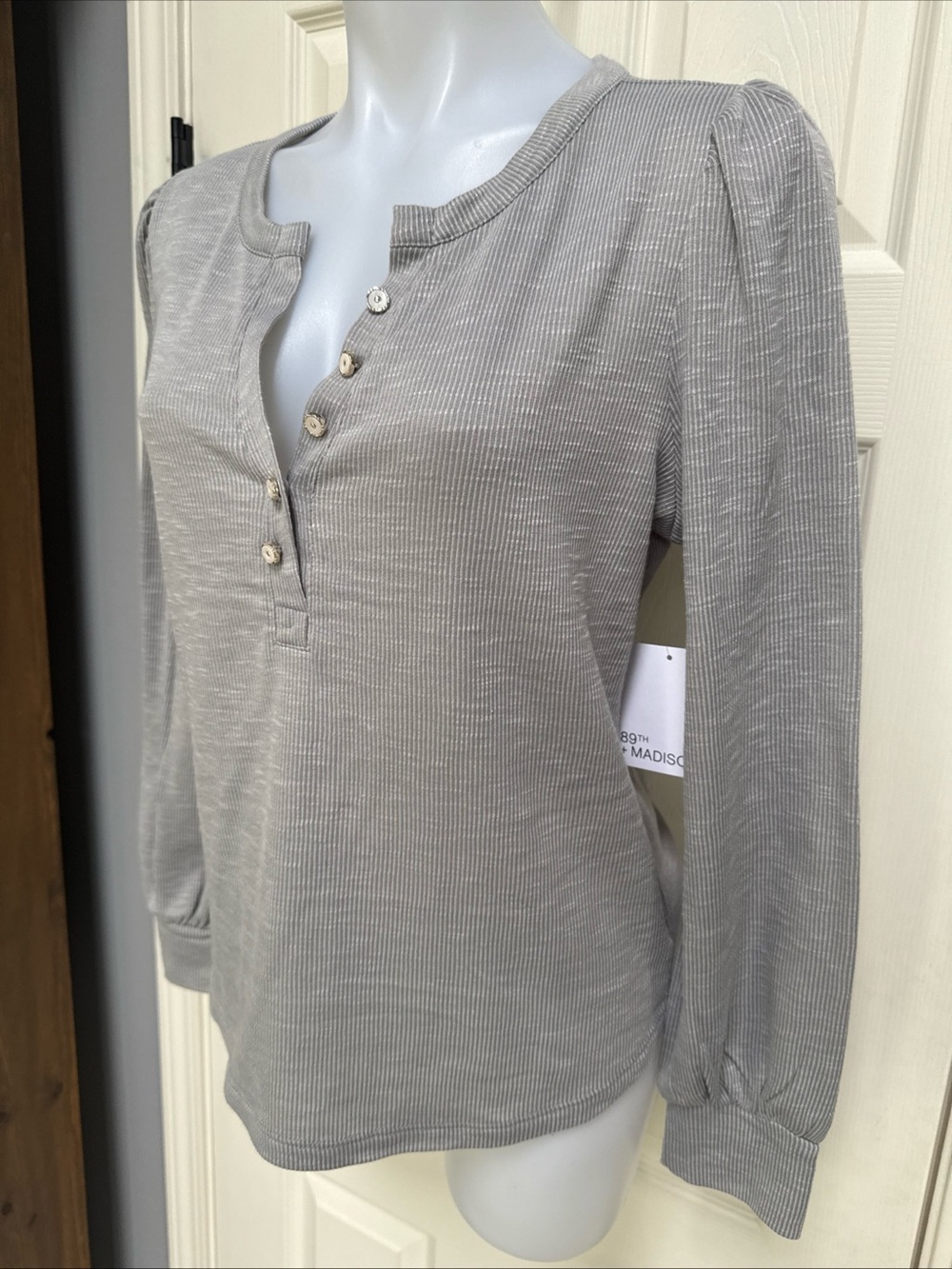 89th + Madison Grey Thermal Puff Long Sleeve 1/4 Button Boho Shirt NEW $59 sz M